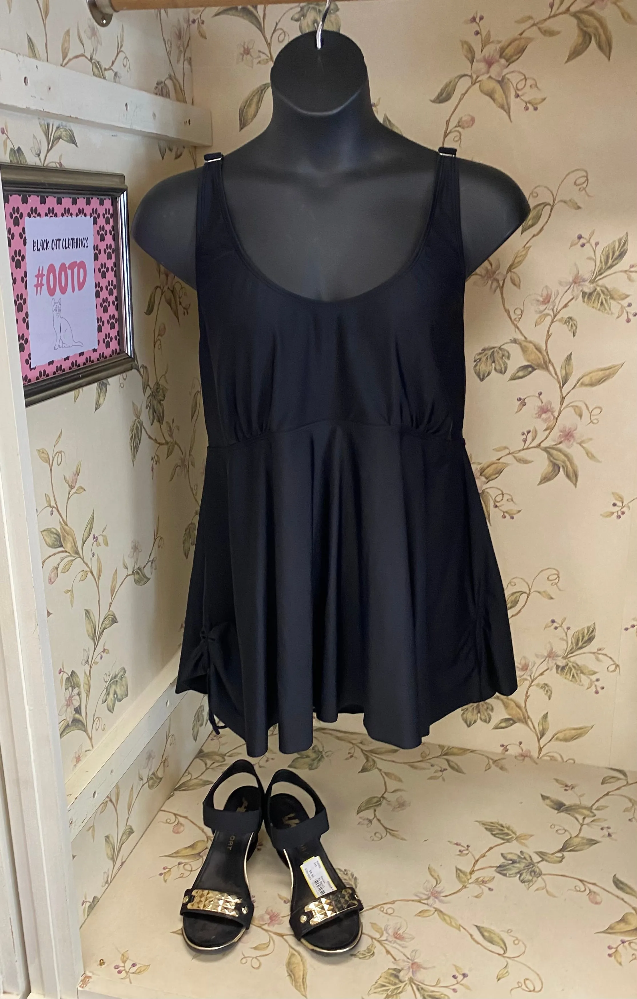 Black swimsuits, 20