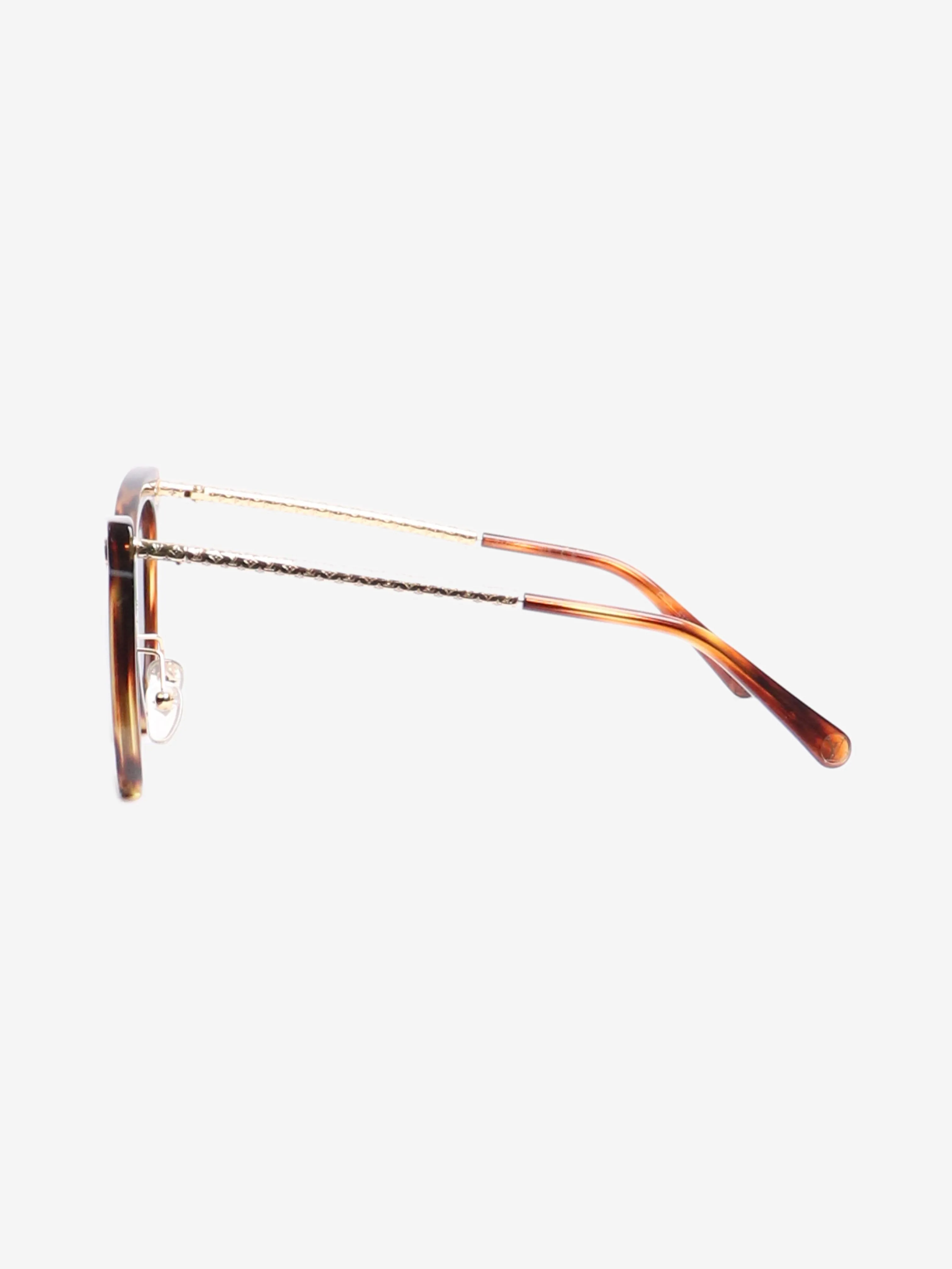 Brown tortoise shell cat-eye sunglasses
