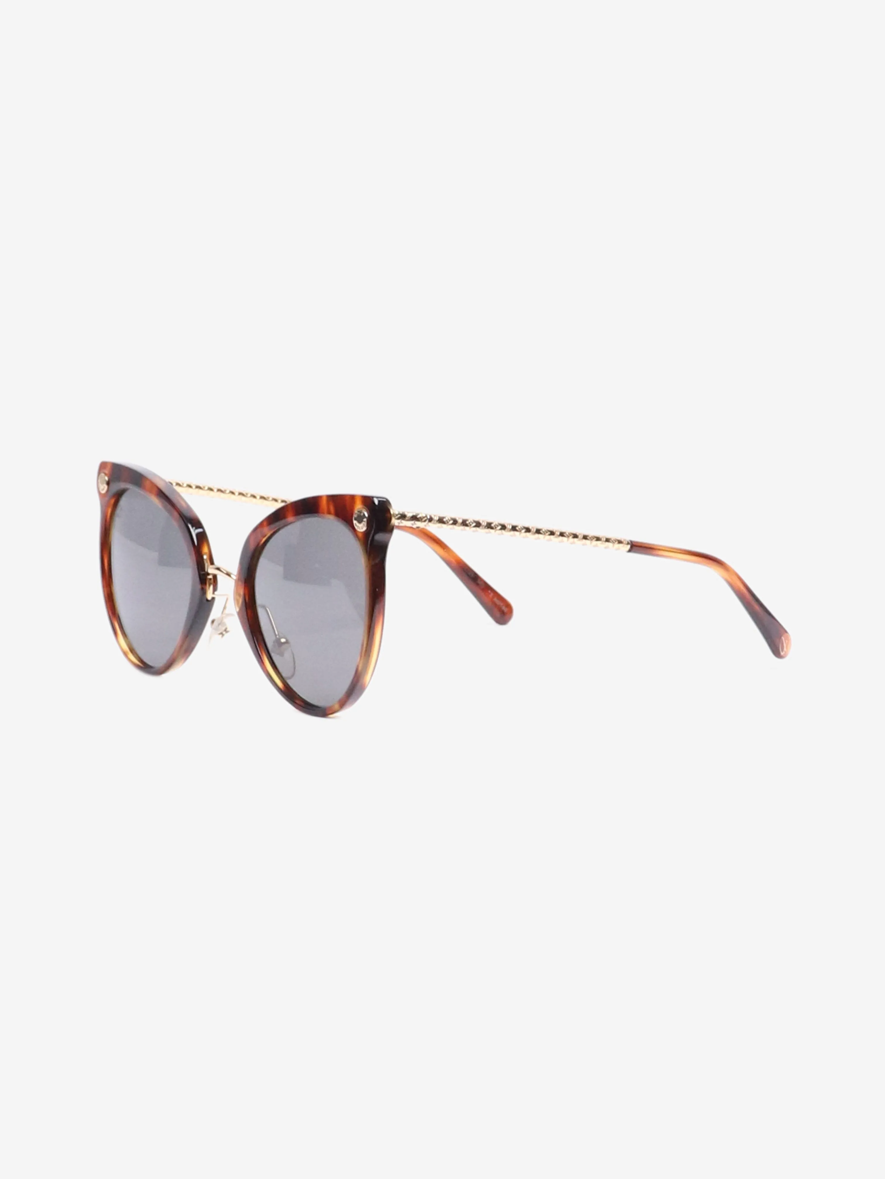 Brown tortoise shell cat-eye sunglasses