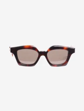 Brown tortoise shell sunglasses