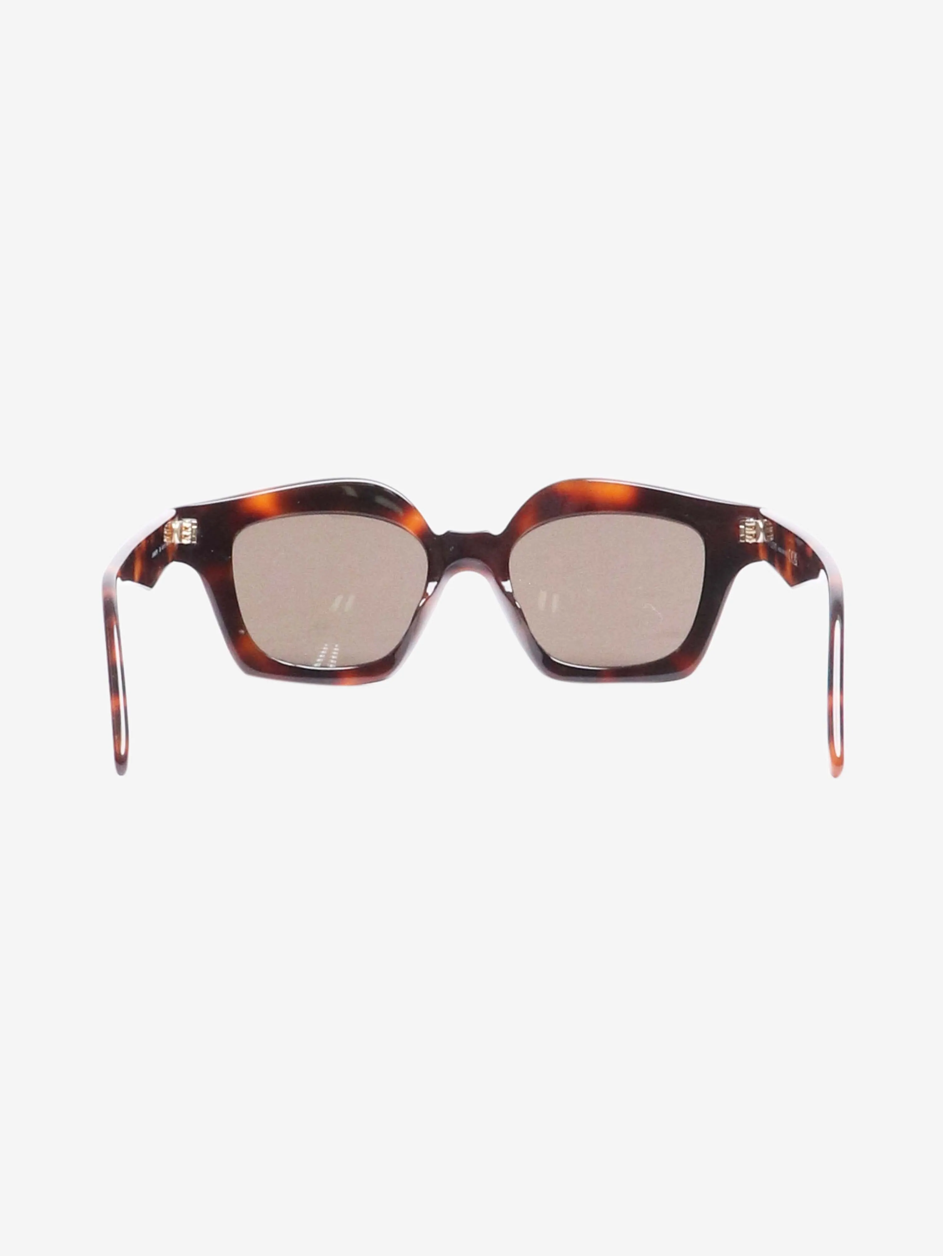 Brown tortoise shell sunglasses