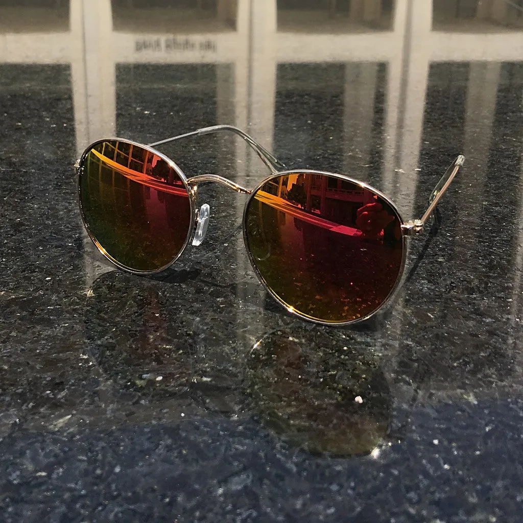 Round Metal Sunglasses with Thin Temples and Color Mirror Lenses